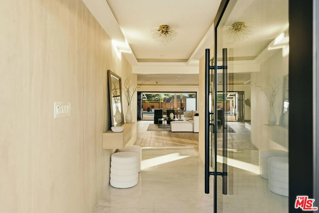 Interior 3