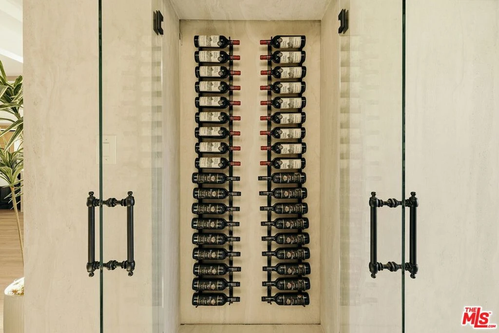 Interior 4