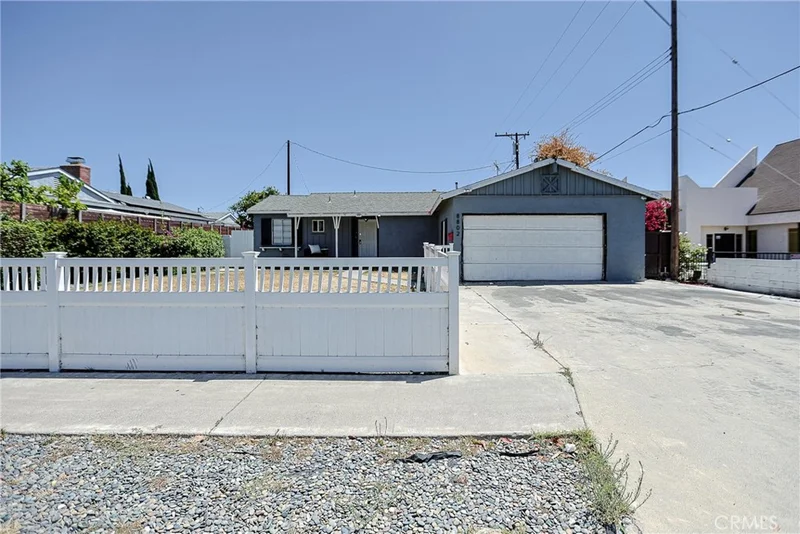 8802 Lampson Ave