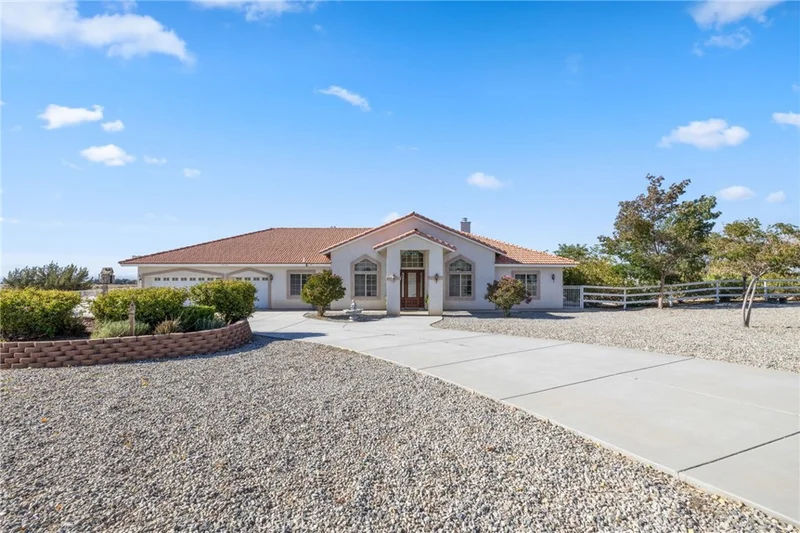 Photo 2 of 17173 Fort Tejon Road