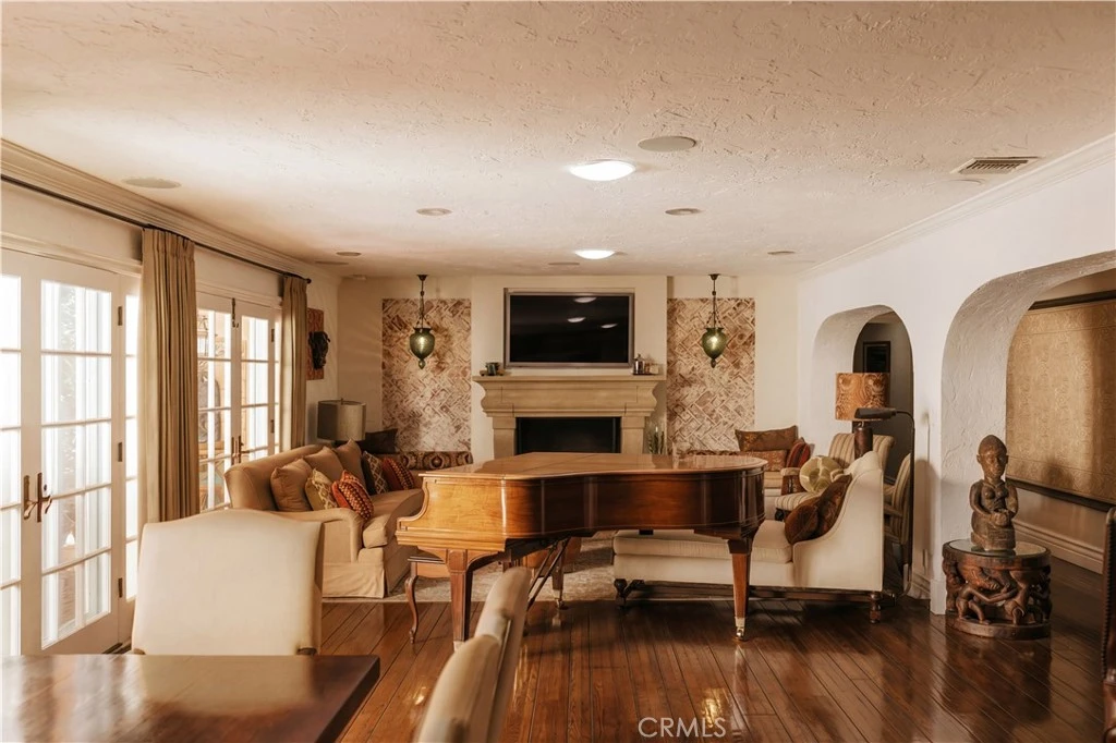 Interior 3