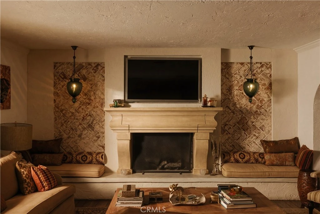 Interior 4