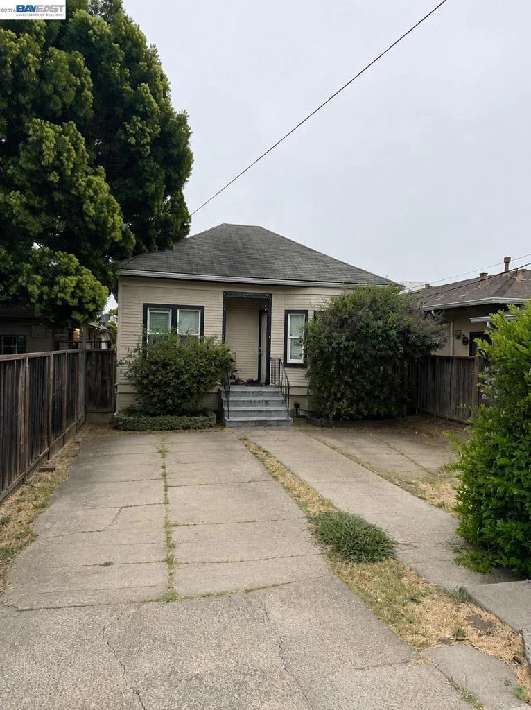 3227 Galindo St