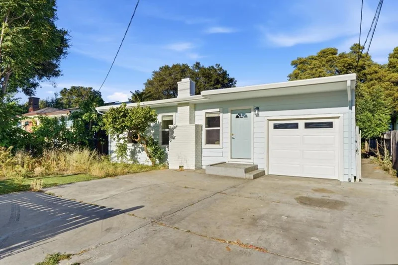 Photo 2 of 1030 Bradley Way