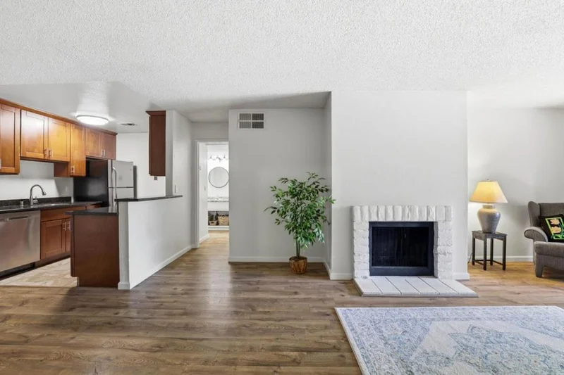 259 N Capitol Avenue 291 photo 2