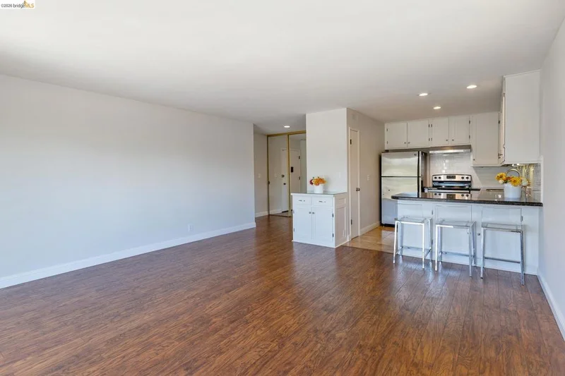 5025 Woodminster Ln 304 photo 2