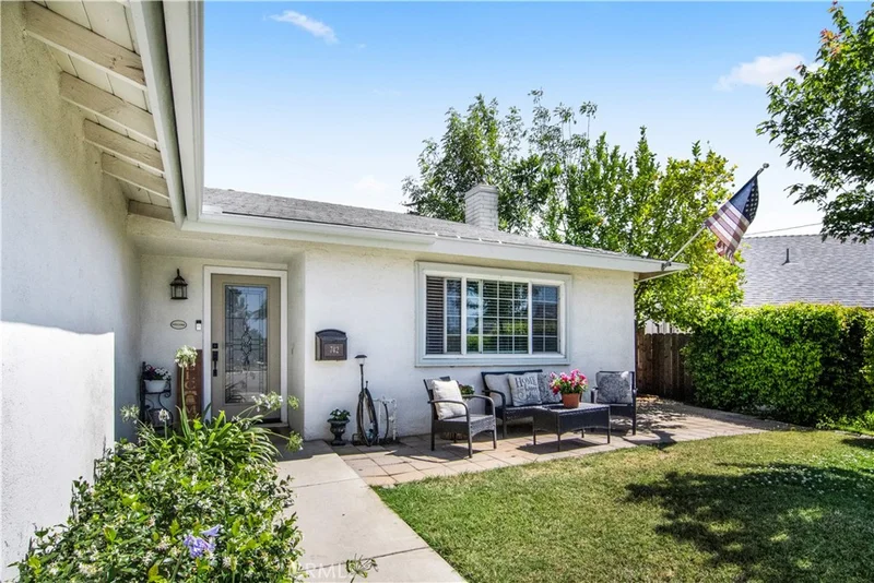 742 Sherwood photo 2