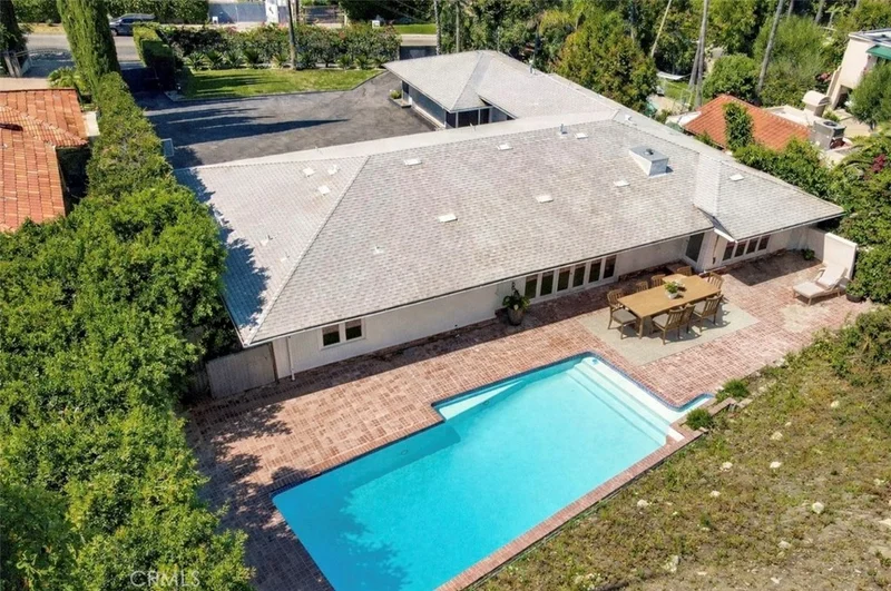 4450 Hayvenhurst