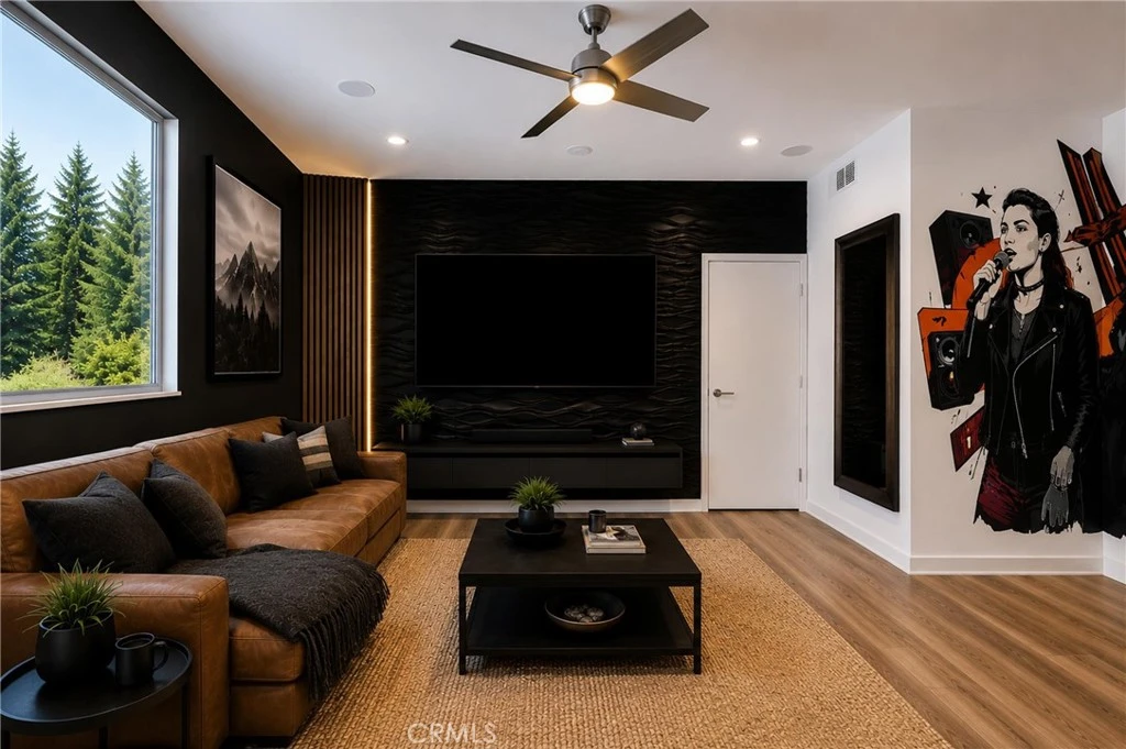 Interior 4