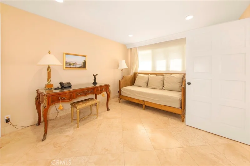 3546 Dixie Canyon photo 2