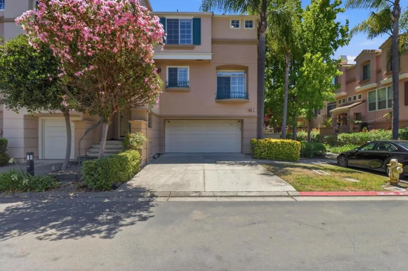 352 Montecito Way photo 2