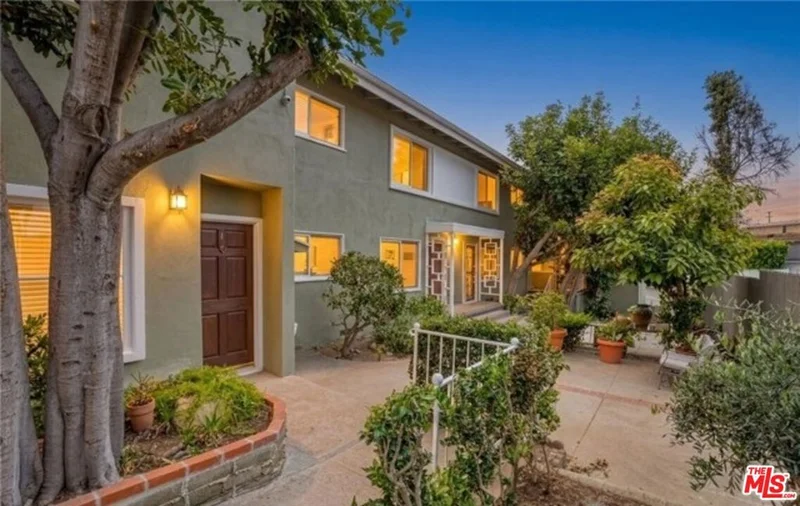 16144 W Sunset Boulevard 6