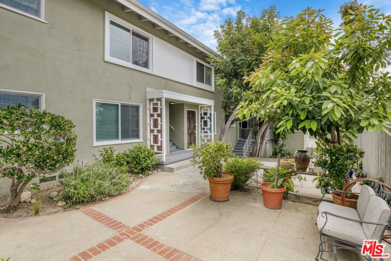 16144 W Sunset Boulevard 6 photo 2