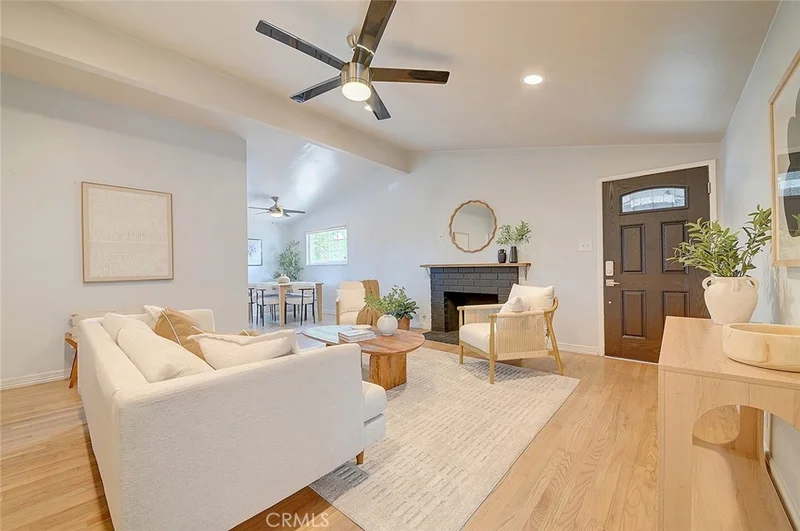 2044 W Spruce Avenue photo 2