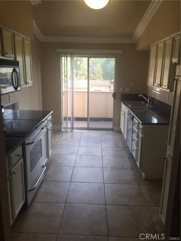 5410 Silver Canyon photo 2