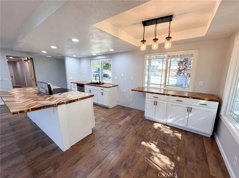 Photo 2 of 14729 Hartford Lane