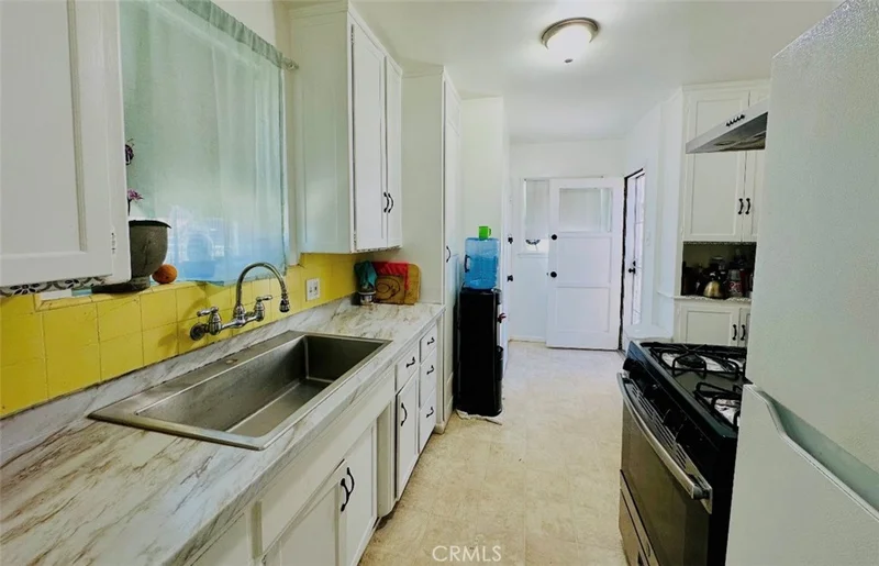 Photo 2 of 1519 E Idahome