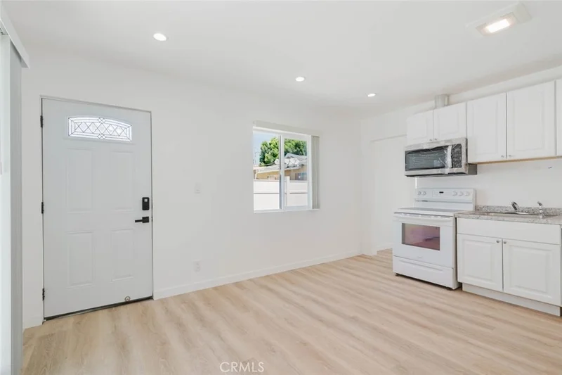 13138 Corcoran photo 2