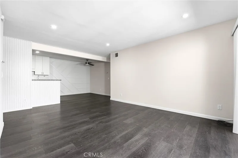 1001 W MacArthur Boulevard 130 photo 2
