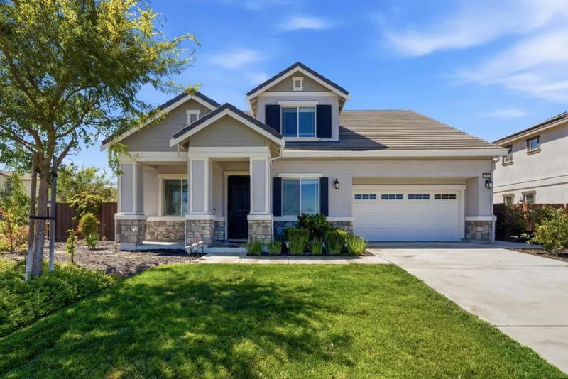 453 Diamond Peak Lane