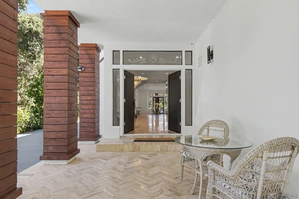 Interior 3
