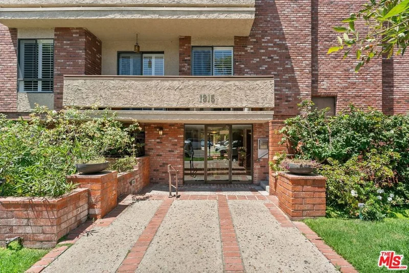 1315 Roxbury Drive 201