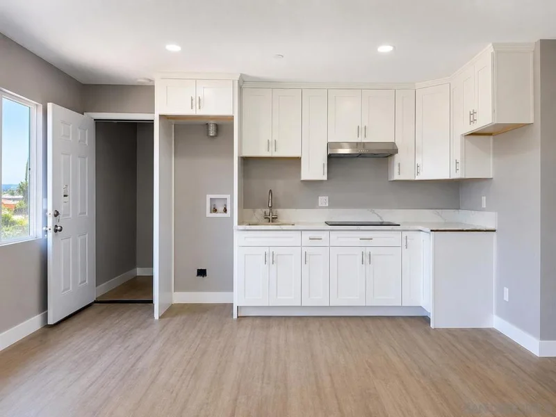 2421 Balboa Vista Dr 2