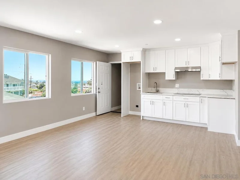 2421 Balboa Vista Dr 2 photo 2