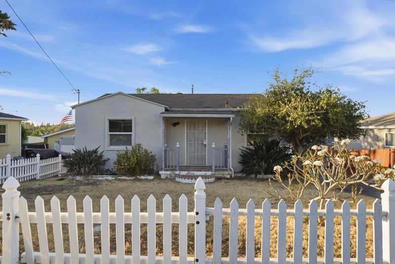 7620 Saranac Avenue, La Mesa, CA 91942