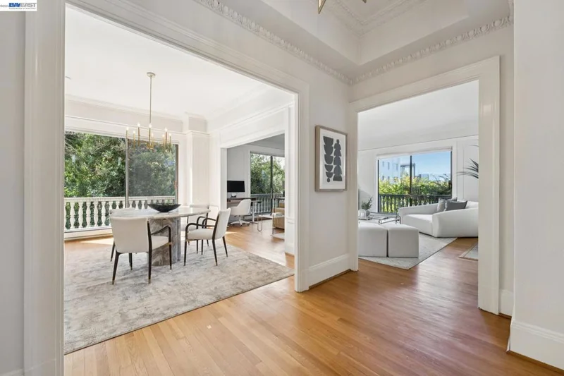 200 Lakeside Dr 202