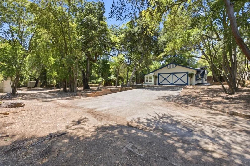 Photo 2 of 2033 San Carlos Avenue