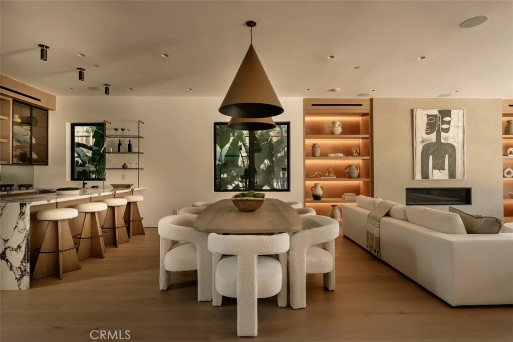 Interior 4