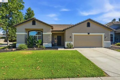 1532 Sophie Ln
