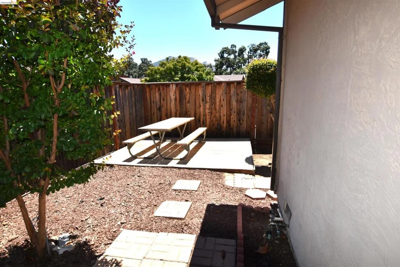 5551 Guadalupe Ct
