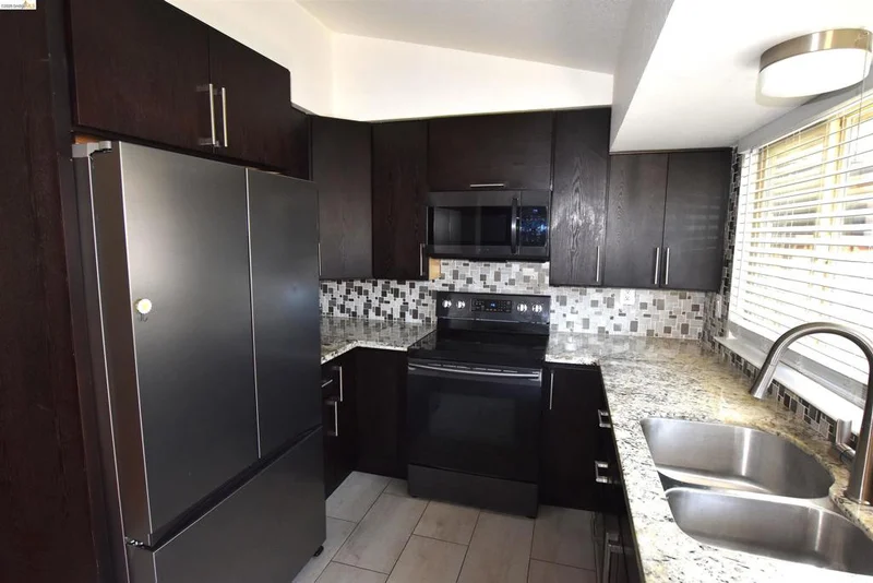 5551 Guadalupe Ct photo 2