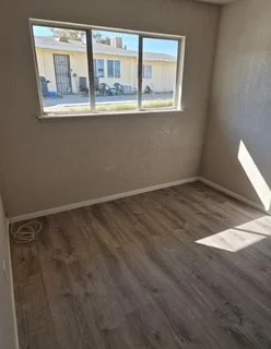 1012 E Navajo photo 2