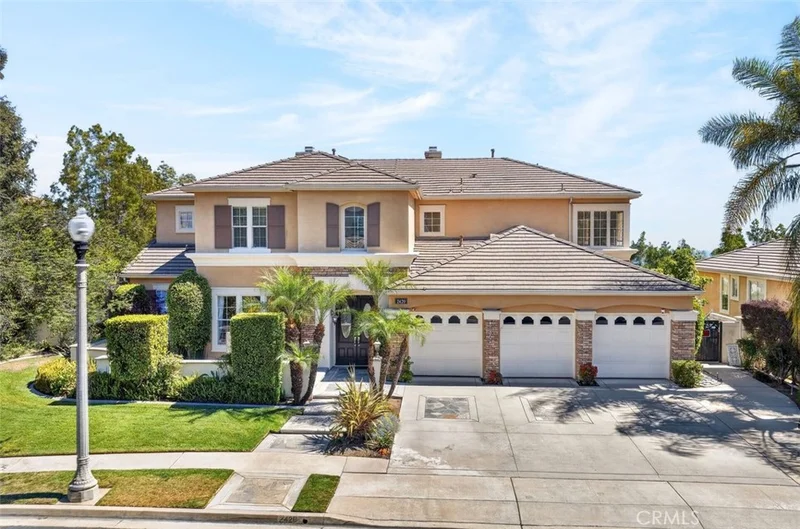2420 Vista Del Sol