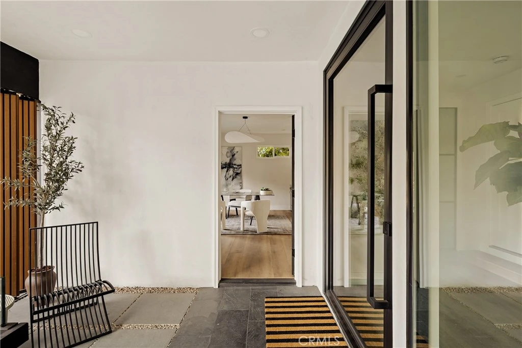 Interior 4