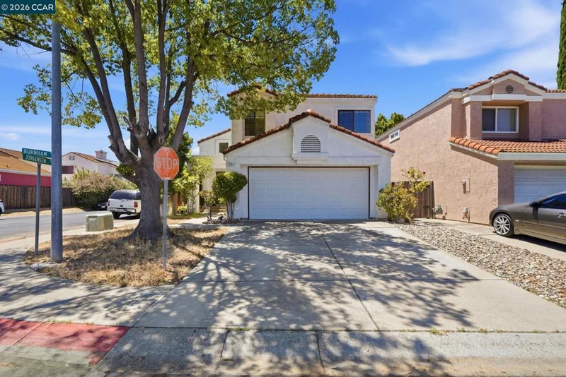 1032 Burnham Dr photo 2