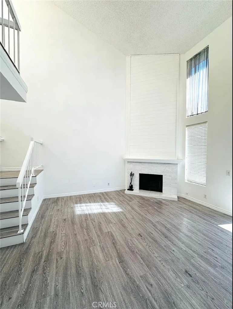 Interior 4