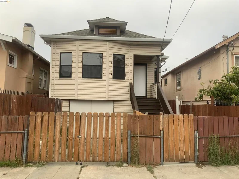 Photo 2 of 2606 E 20th St
