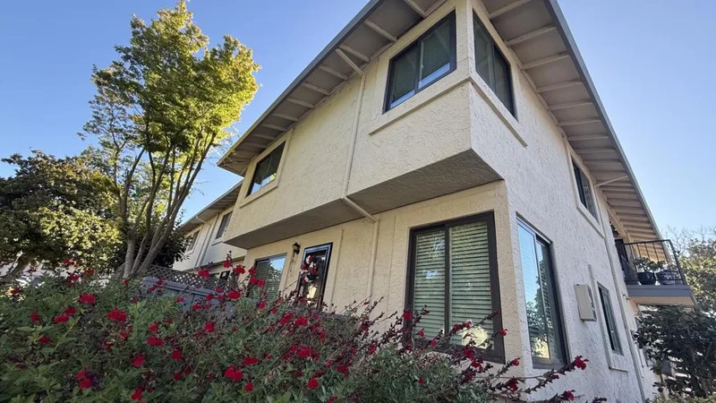 112 Kenbrook photo 2