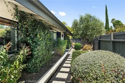 5650 Maynard photo 2