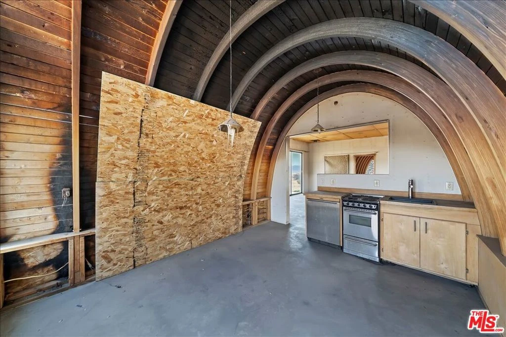 Interior 4