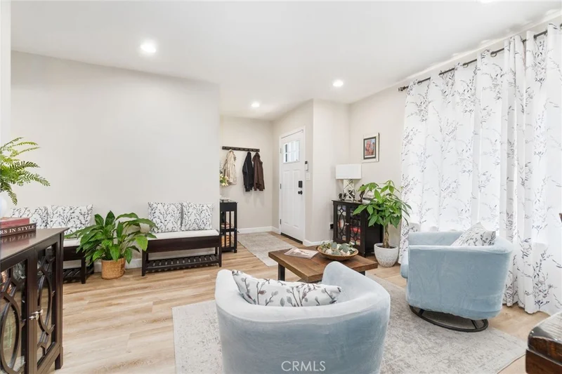 1427 E Hukee photo 2