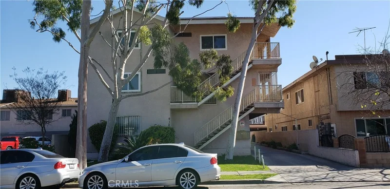 912 S Ash Avenue 1 photo 2