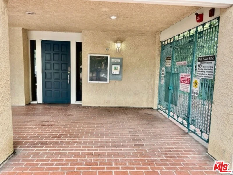 18307 Burbank Boulevard 207 photo 2
