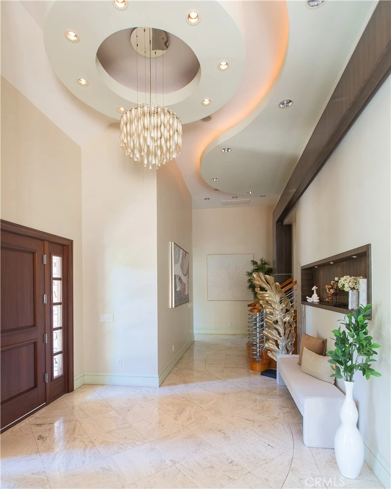 Interior 4