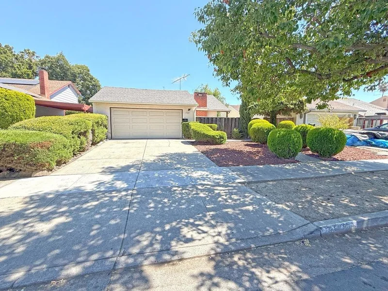 1768 Loch Ness Way, San Jose, CA 95121