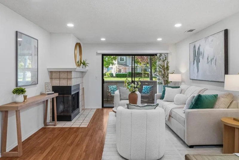5029 Shalimar Circle photo 2
